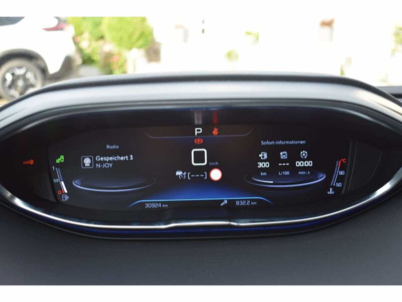 Peugeot 3008 Allure 1.2 GJR Alu Voll-LED Navi Einparkhil