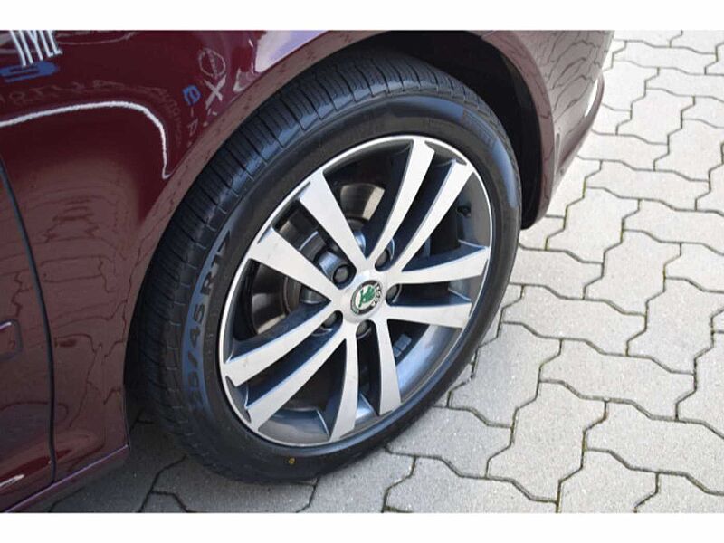 SKODA Octavia 1.2  Kombi Ambition Xenon 17' Alu mit GJ