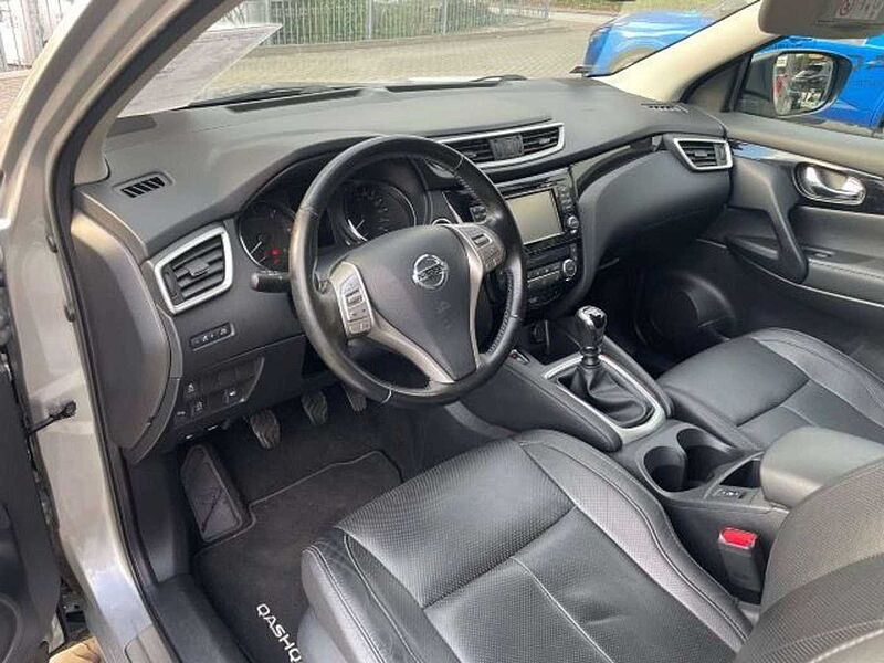 Nissan Qashqai 1.6 dCi Tekna Voll- LED AHK 19' Alu Navi