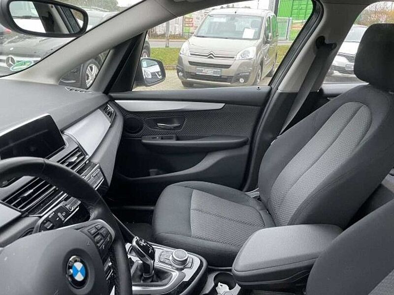 BMW Sonstiges 218i Active Tourer  Aut. Advantage Navigation Rü