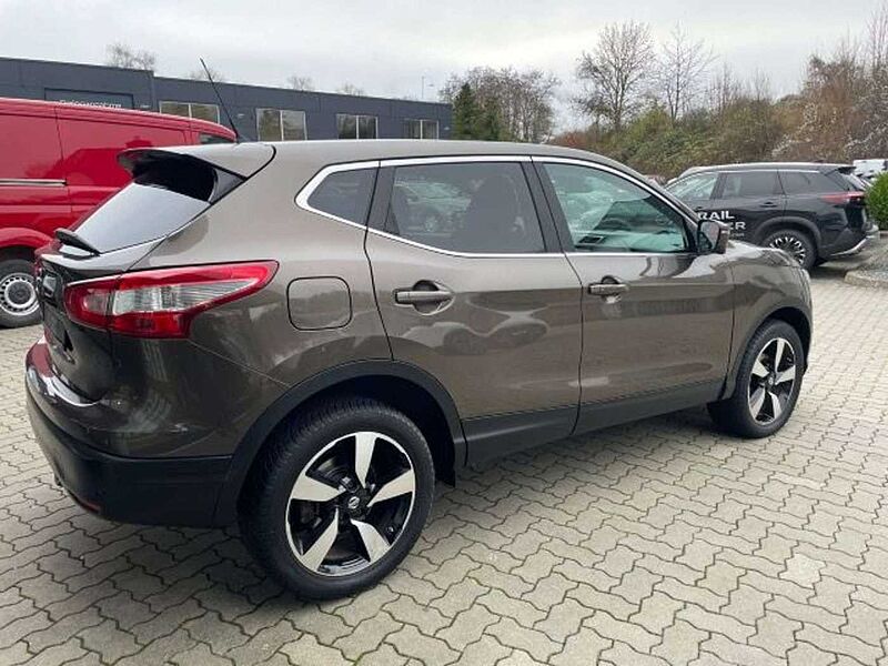 Nissan Qashqai 1.6 DIG-T 360° GJR auf 18' Alu Navi Einp